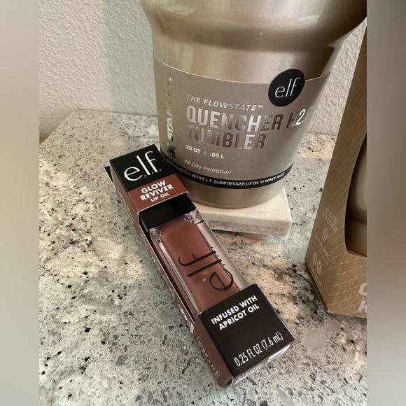 Stanley Quencher 30oz elf Lip Oil & mini Stanley Keychain Ornament Bundle of 3 - Picture 3 of 9